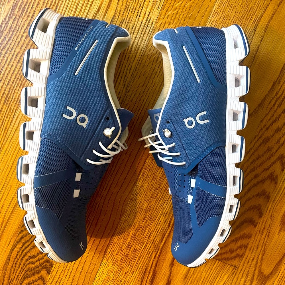 ON Women’s Cloud Sneaker